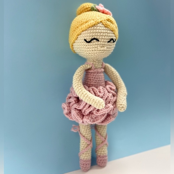 Handcrafted Ballerina doll crochet in pink - Picture 5 of 14